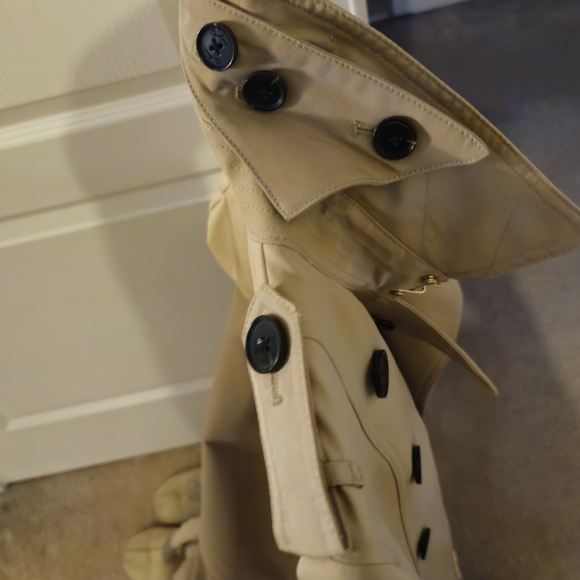 Burberry Tan and Black Plaid Lined Coat - Picture 12 of 16